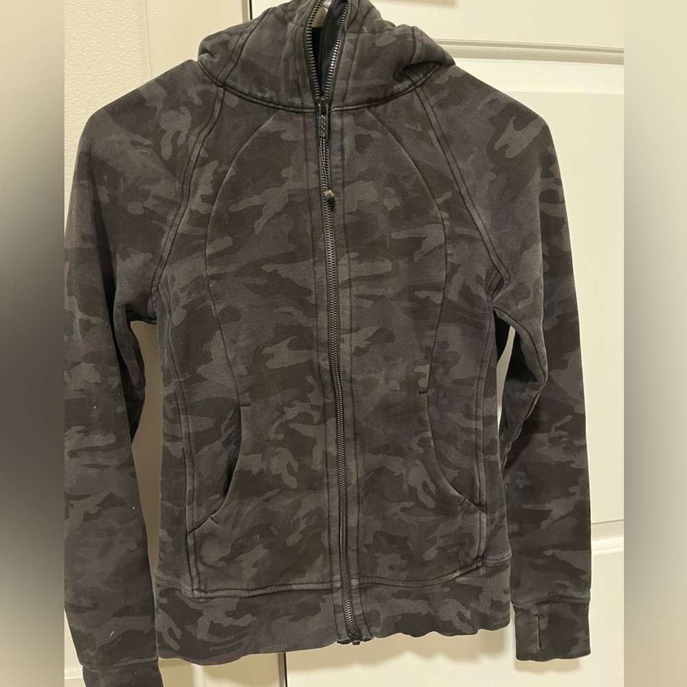 🍋Lululemon Size 4 Camo Scuba Zip Up Hoodie🍋